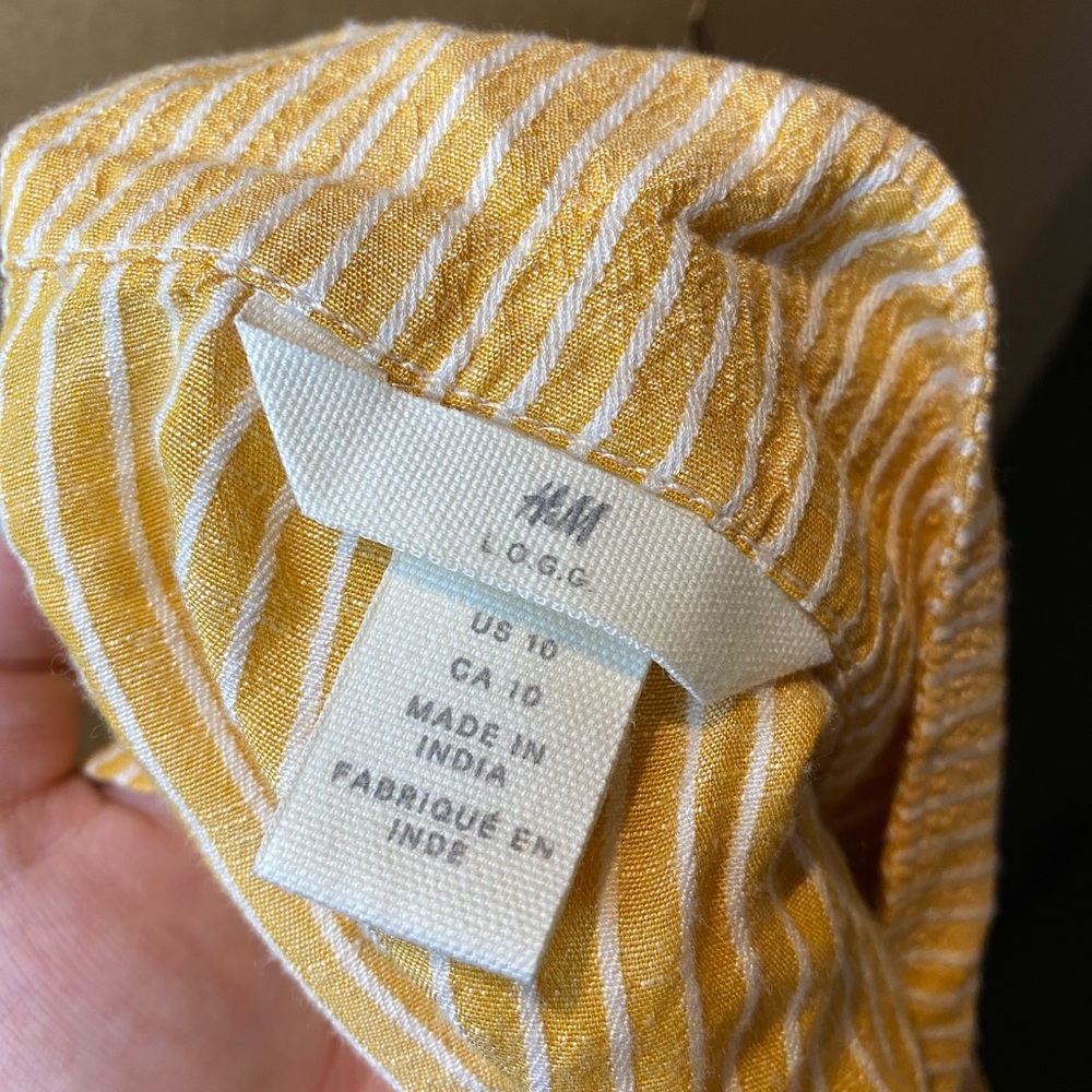 H&M Linen Top - Picture 2 of 2